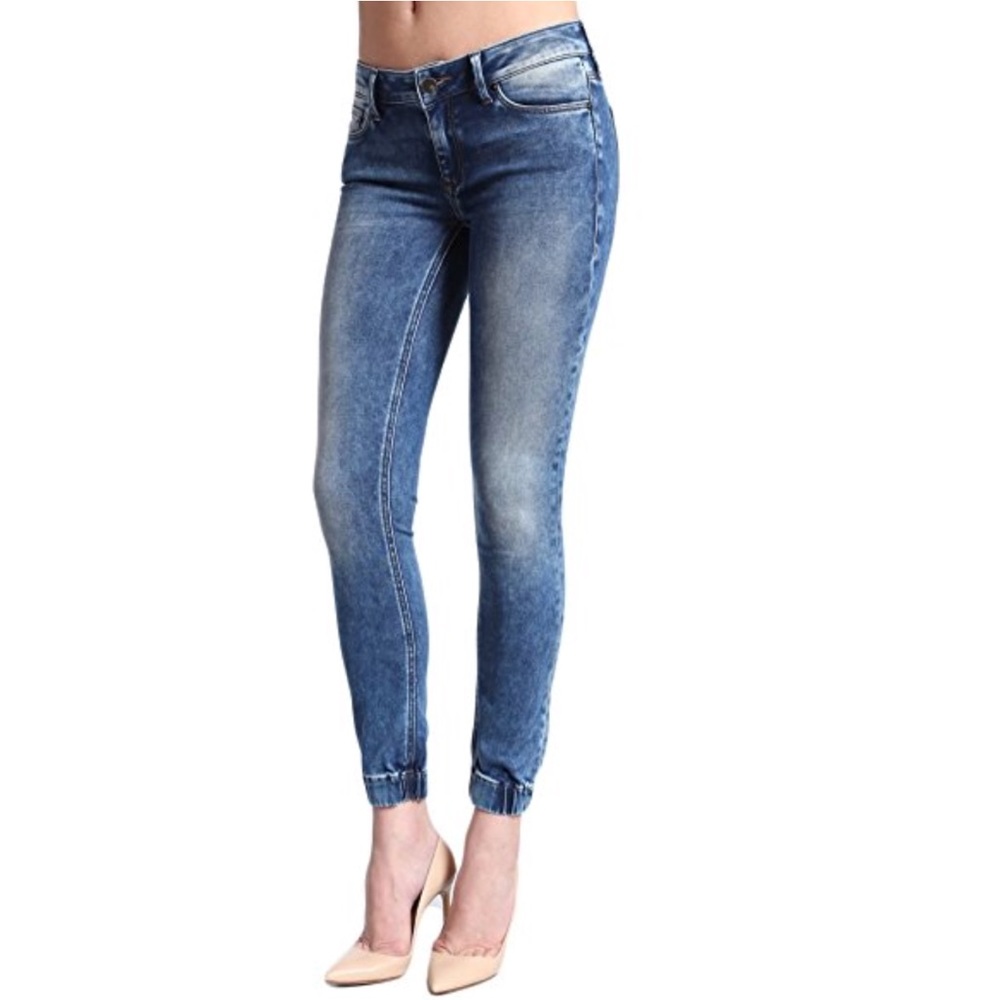 🌸 NWT Adriana Sporty LTD Gold Silky Jeans 🌸